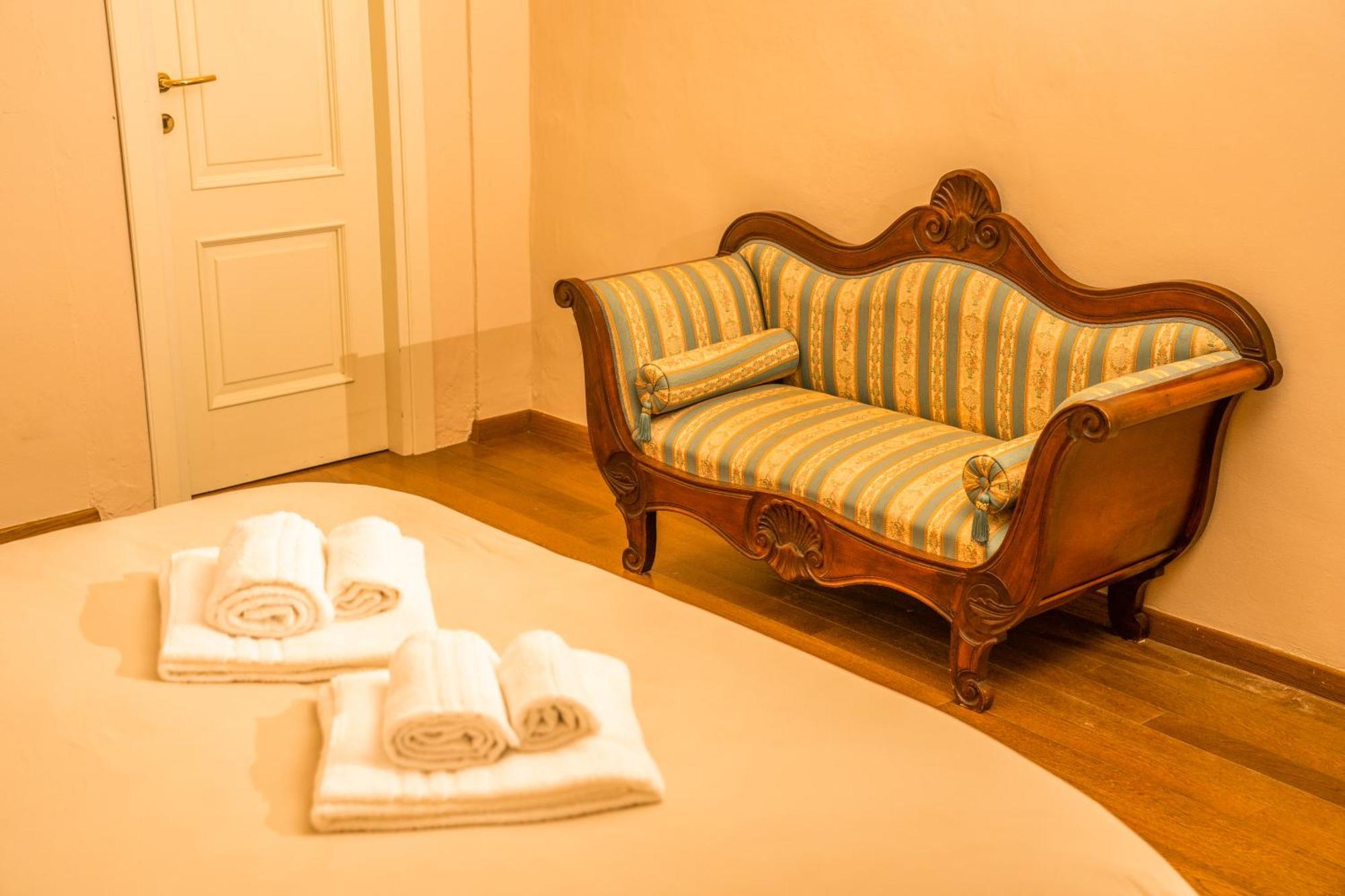 Il Gallo - Charming Apartment In Lucca Heart Bagian luar foto