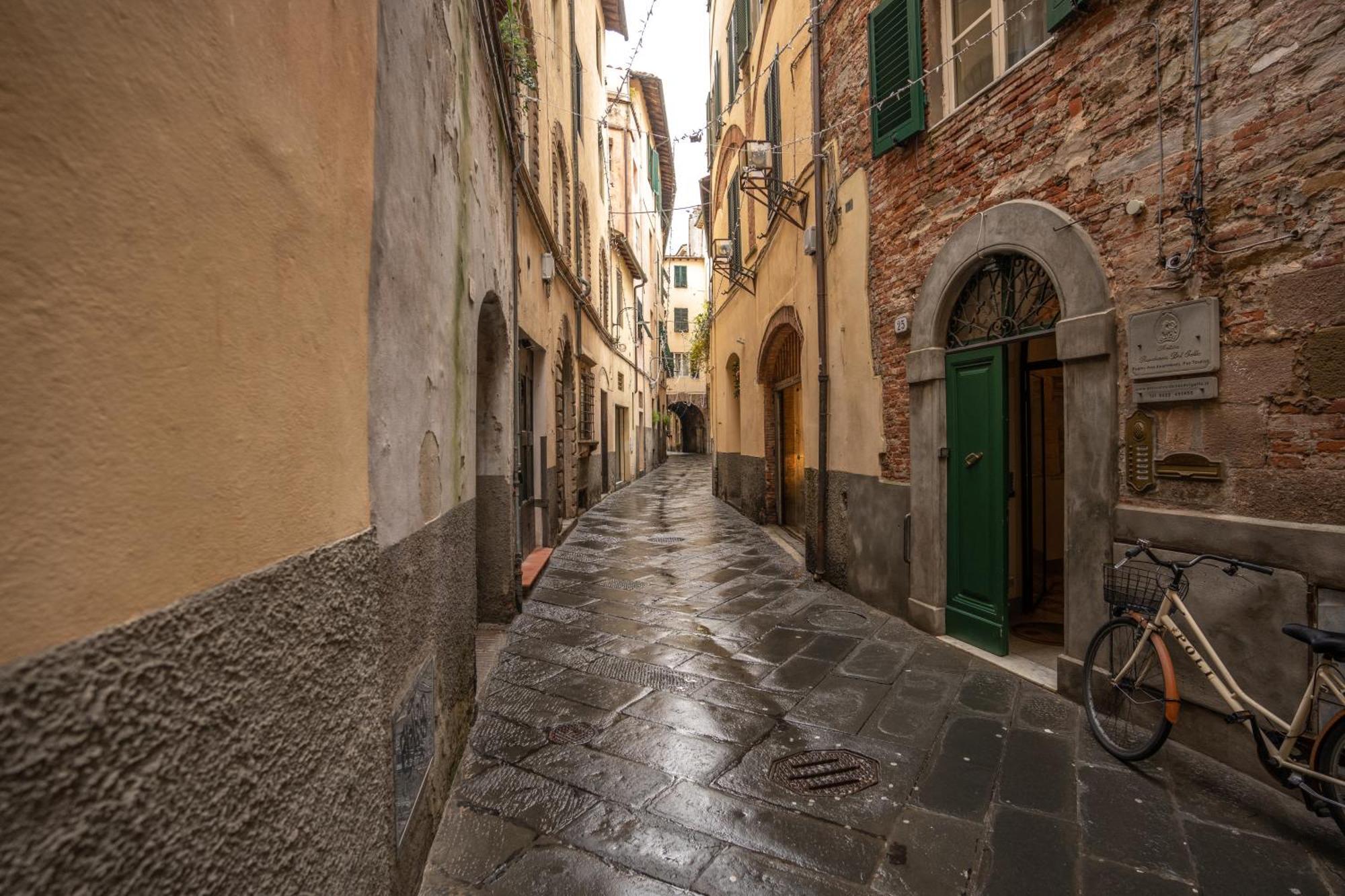 Il Gallo - Charming Apartment In Lucca Heart Bagian luar foto