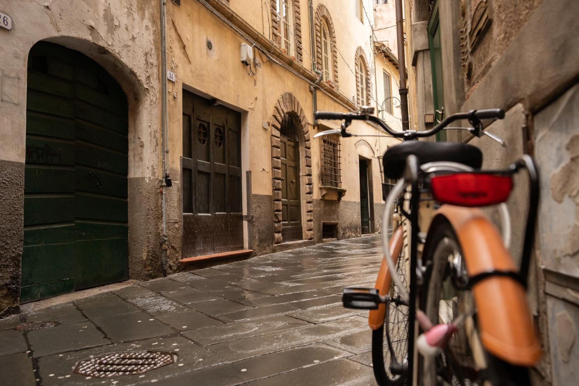 Il Gallo - Charming Apartment In Lucca Heart Bagian luar foto
